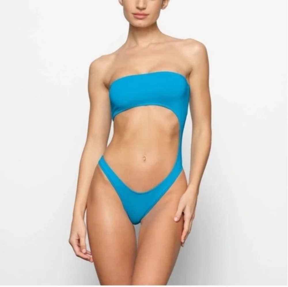 SKIMS strapless Monokini Large